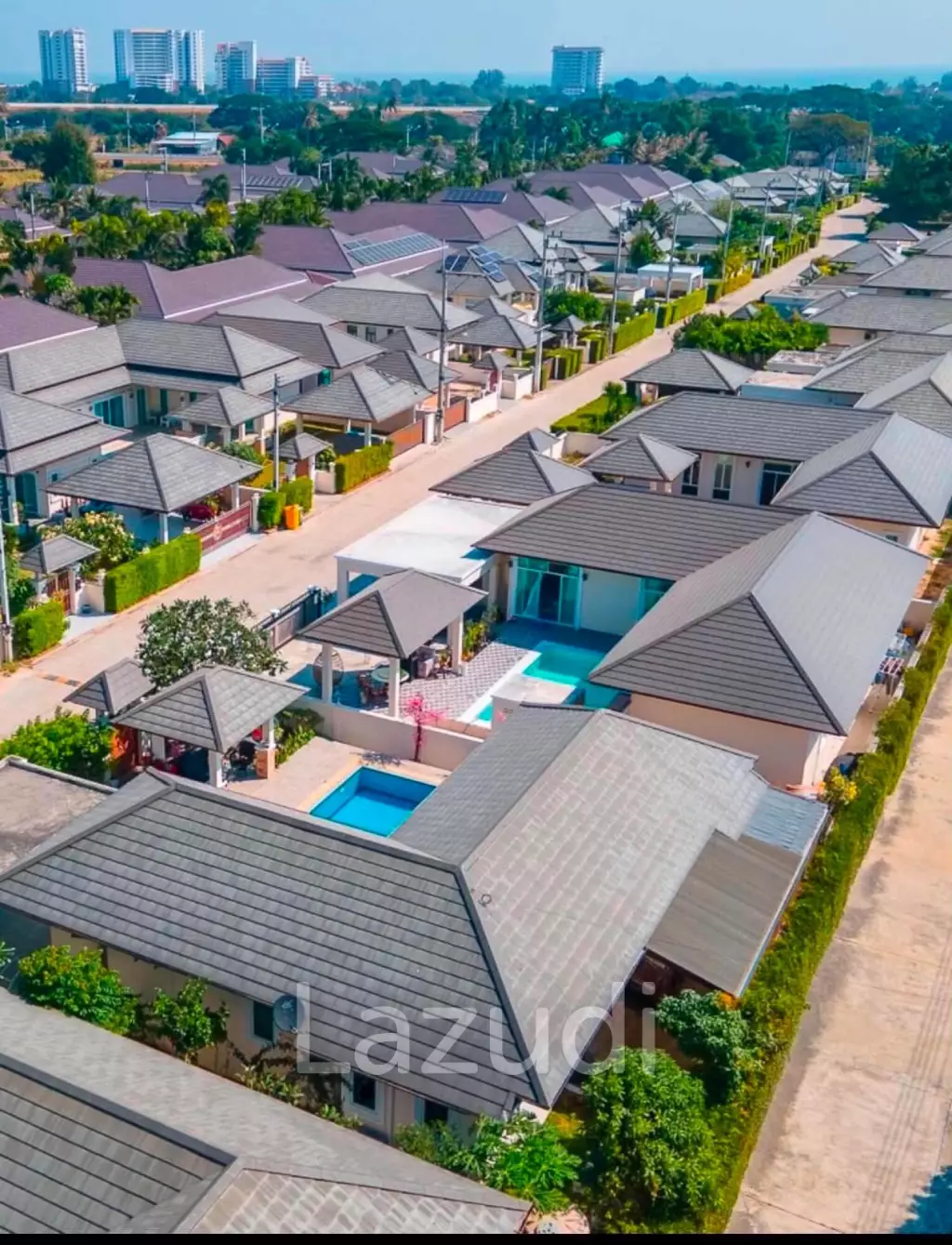 Nice Breeze 7 : Fully Furnished & Private Outdoor Pool.
