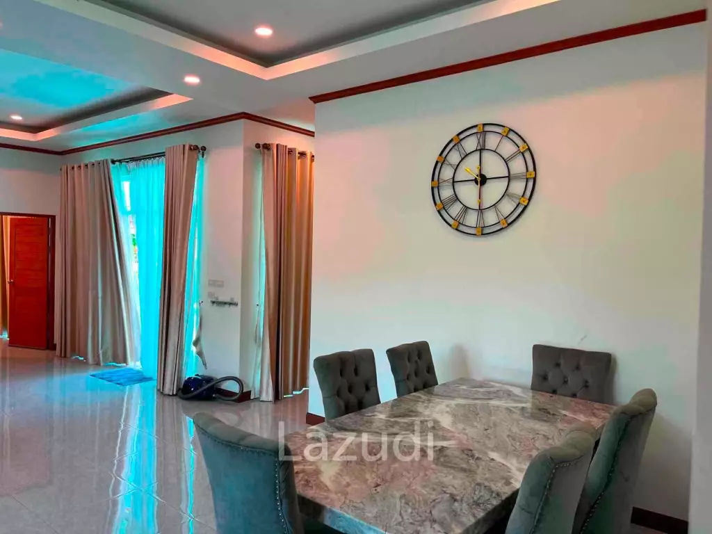 Nice Breeze 7 : Fully Furnished & Private Outdoor Pool.