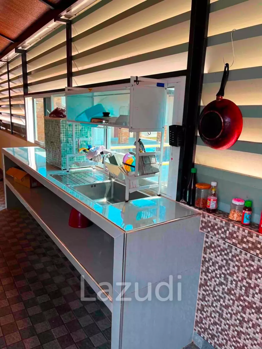 Nice Breeze 7 : Fully Furnished & Private Outdoor Pool.