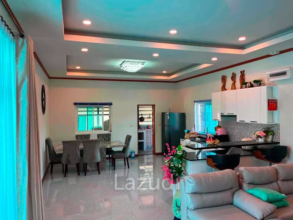 Nice Breeze 7 : Fully Furnished & Private Outdoor Pool.