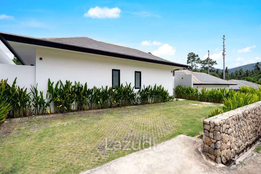 Elegant 3-Bedroom Balinese-Style Private Pool Villa in Peaceful Maenam