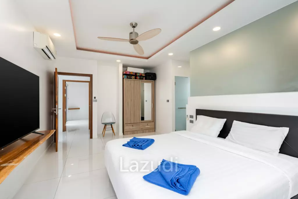 Elegant 3-Bedroom Balinese-Style Private Pool Villa in Peaceful Maenam