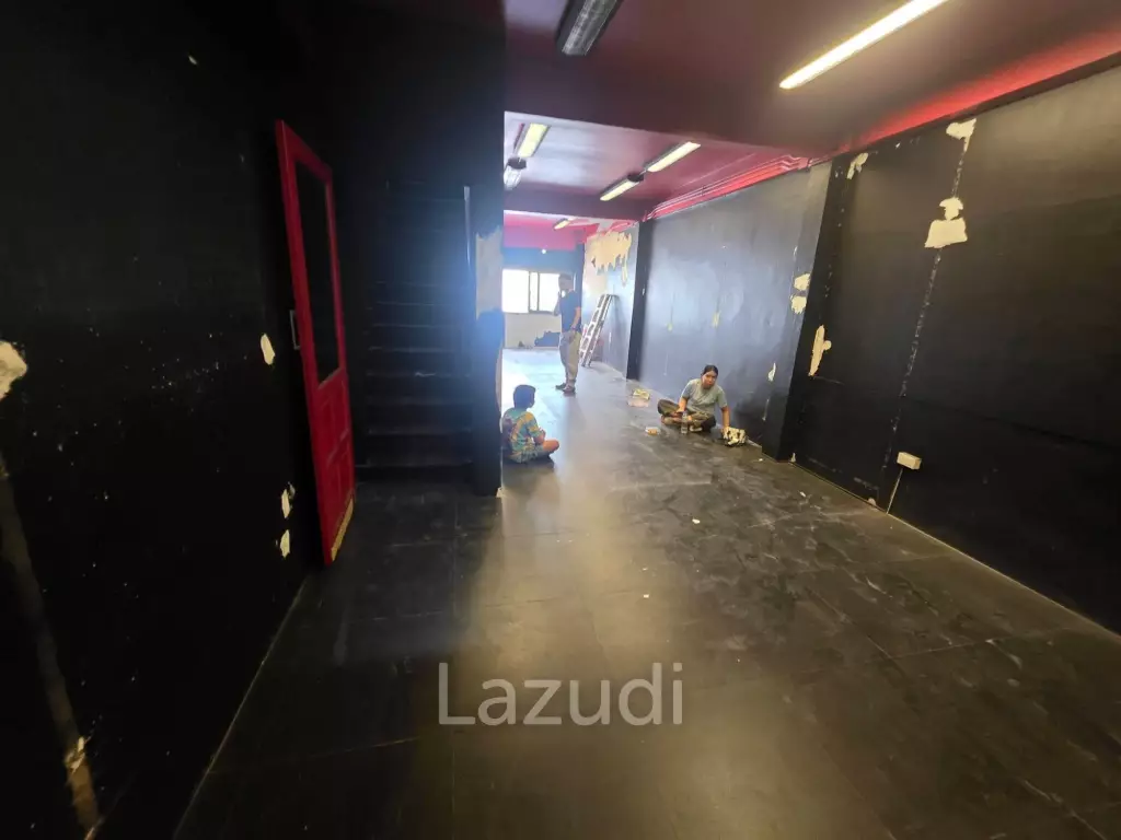 386 sqm 3-storey retail space in Khlong Tan Nuea Wattana Bangkok