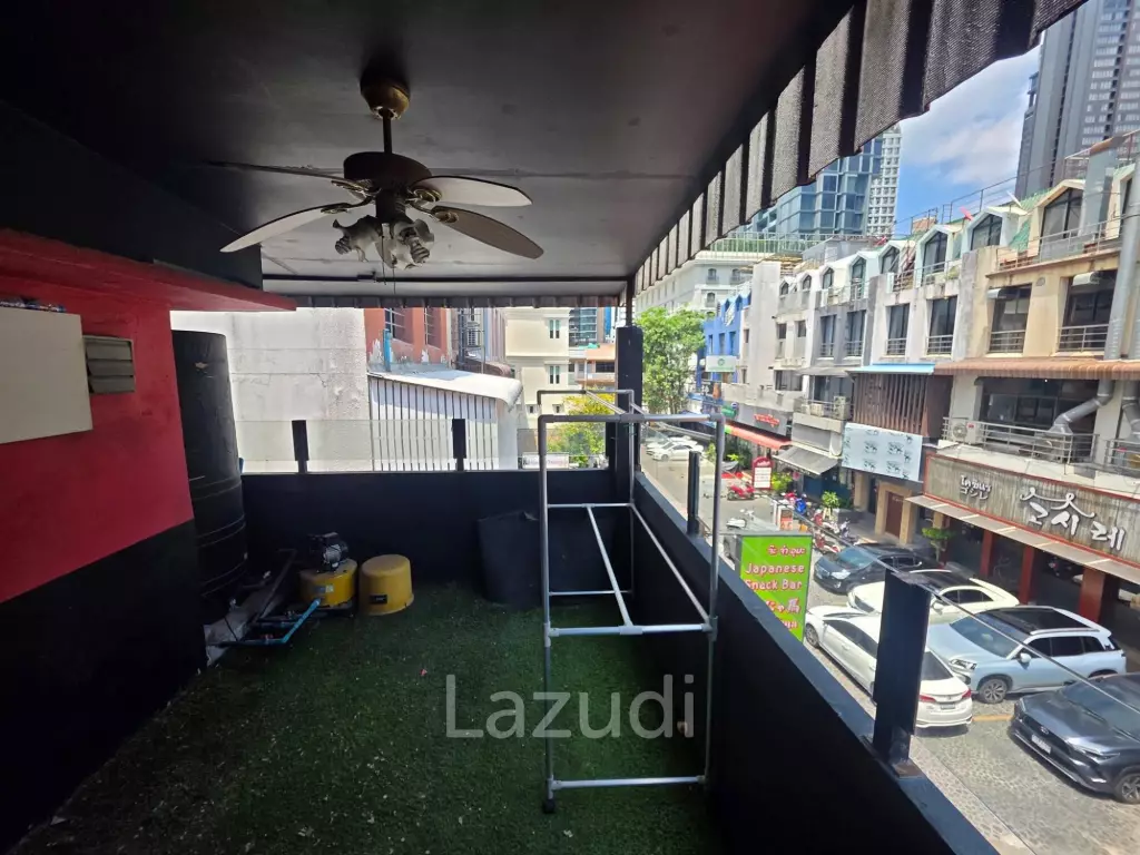 386 sqm 3-storey retail space in Khlong Tan Nuea Wattana Bangkok