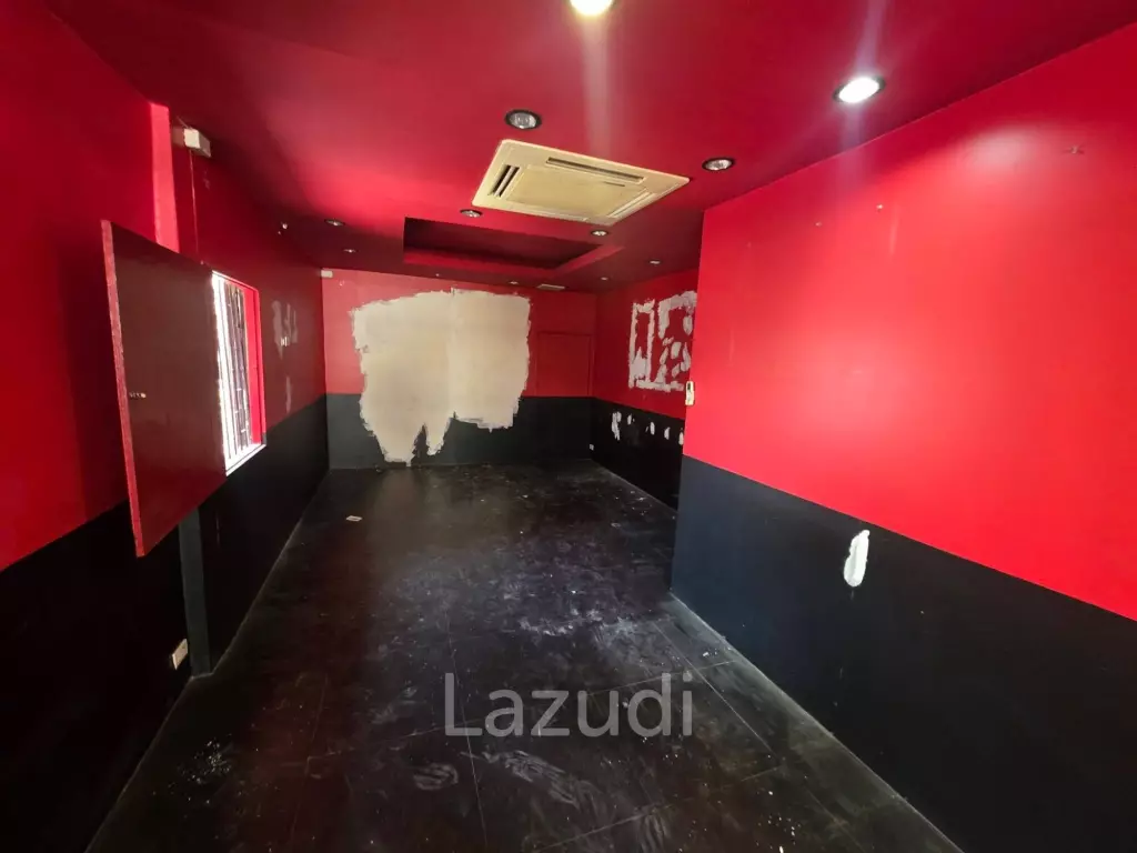 386 sqm 3-storey retail space in Khlong Tan Nuea Wattana Bangkok
