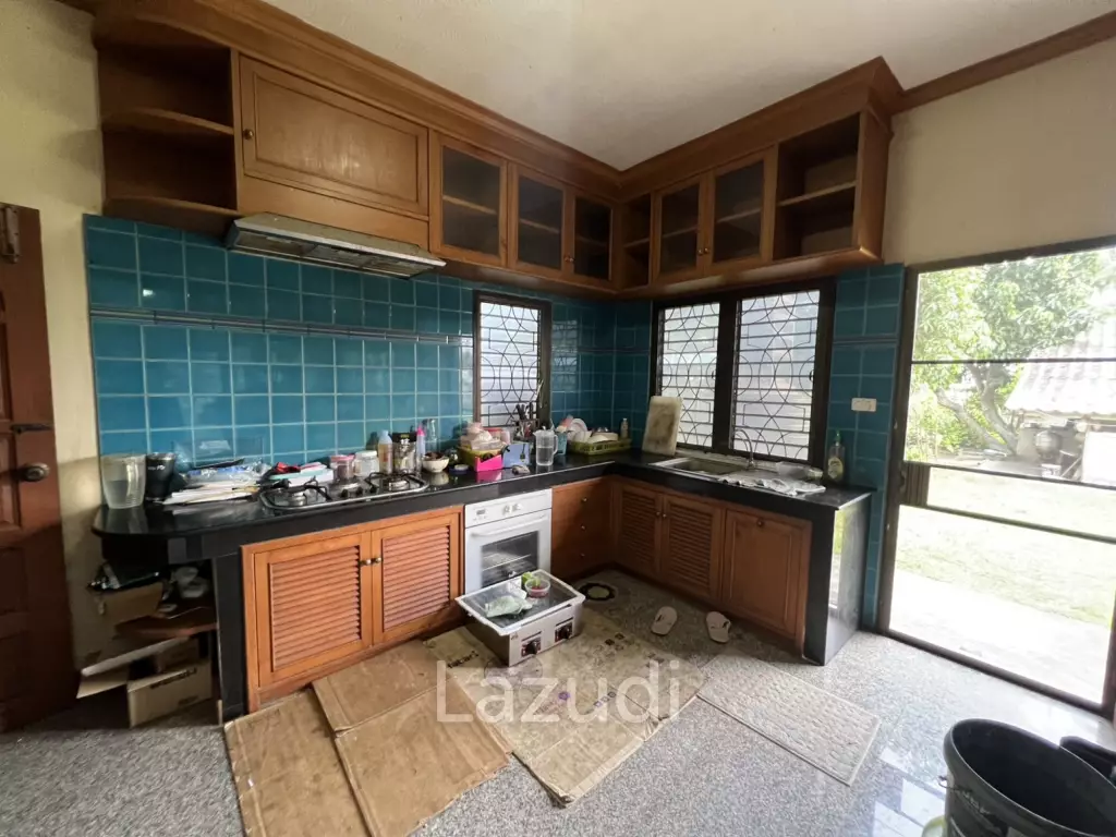 2 Storey House with 6 bedrooms next to main road at Tha Sut