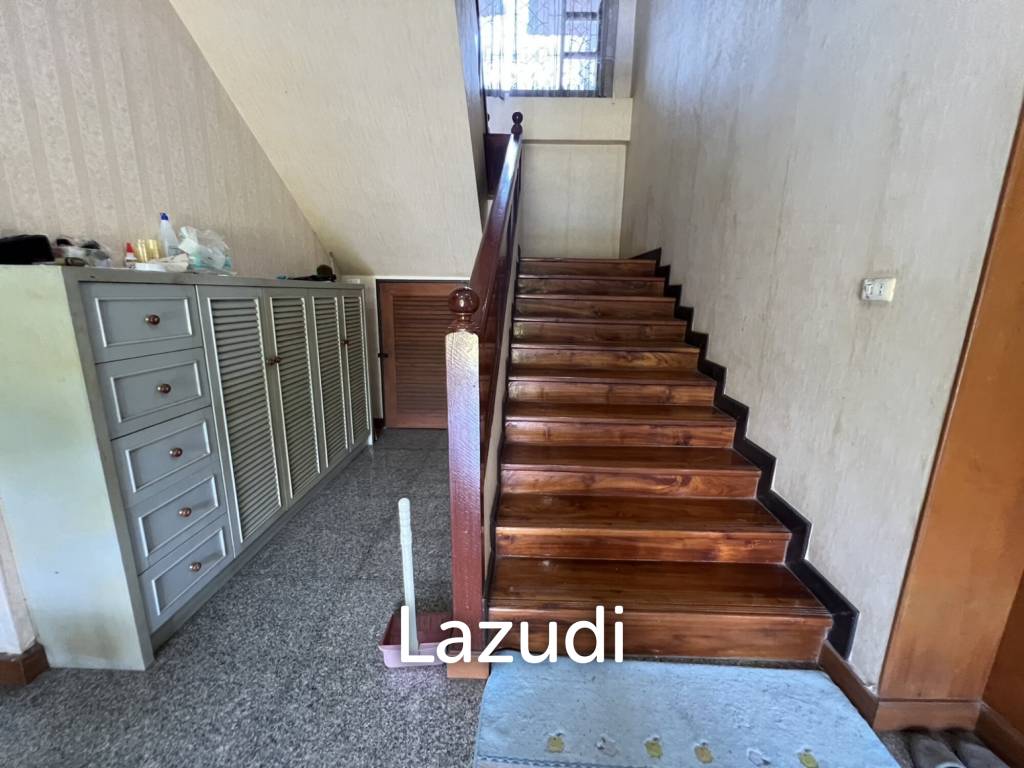 2 Storey House with 6 bedrooms next to main road at Tha Sut