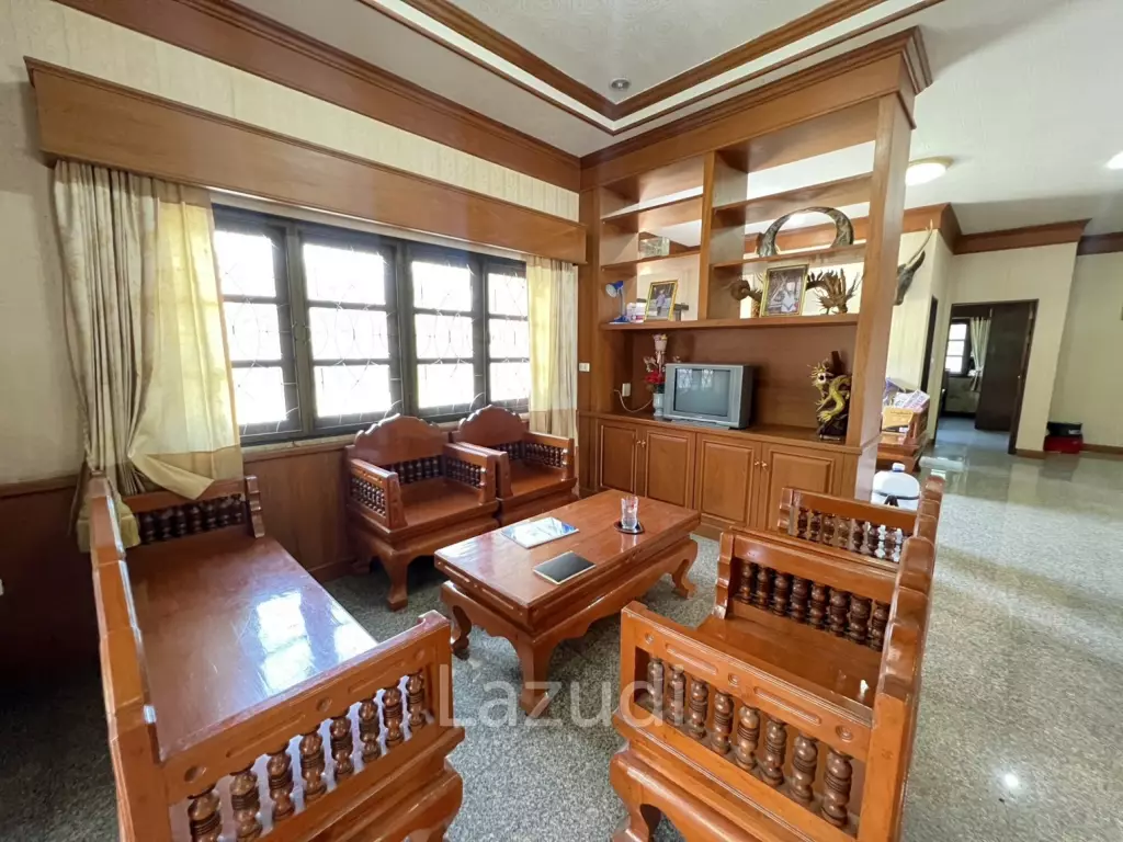 2 Storey House with 6 bedrooms next to main road at Tha Sut