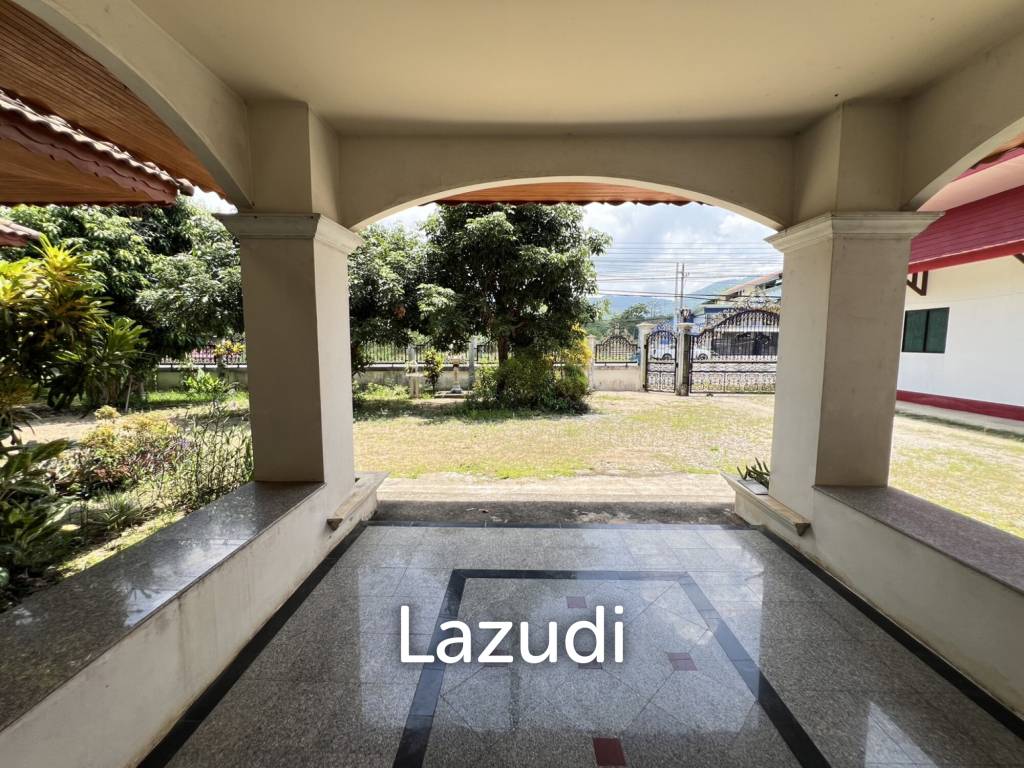 2 Storey House with 6 bedrooms next to main road at Tha Sut