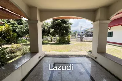 2 Storey House with 6 bedrooms next to main road at Tha Sut