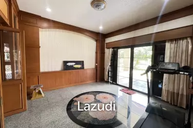 2 Storey House with 6 bedrooms next to main road at Tha Sut