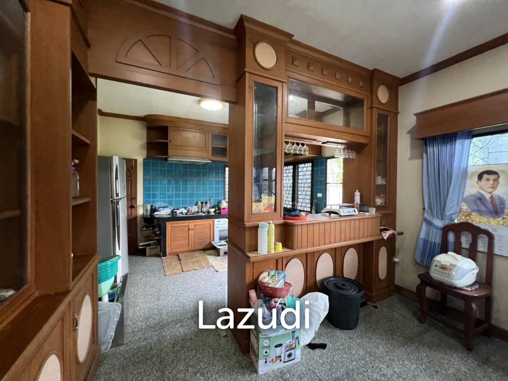2 Storey House with 6 bedrooms next to main road at Tha Sut