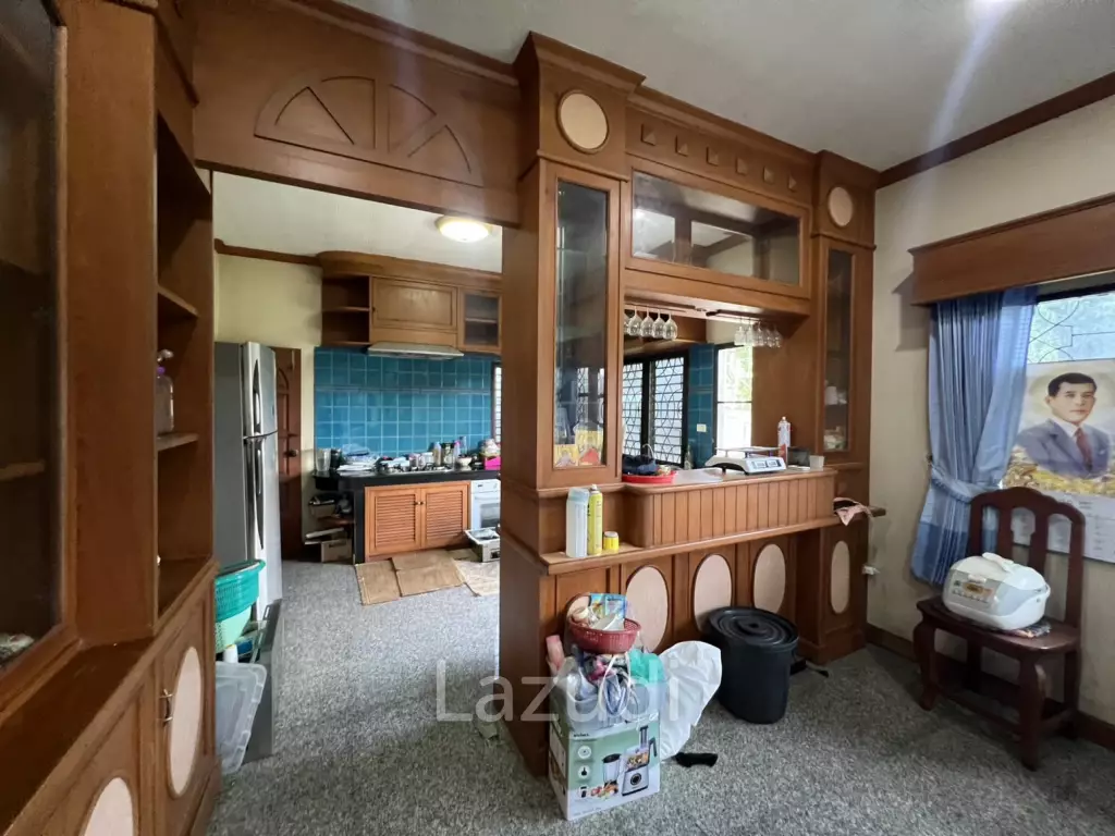 2 Storey House with 6 bedrooms next to main road at Tha Sut