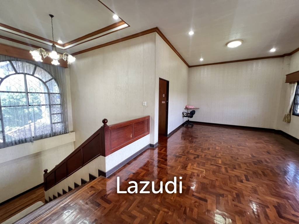 2 Storey House with 6 bedrooms next to main road at Tha Sut
