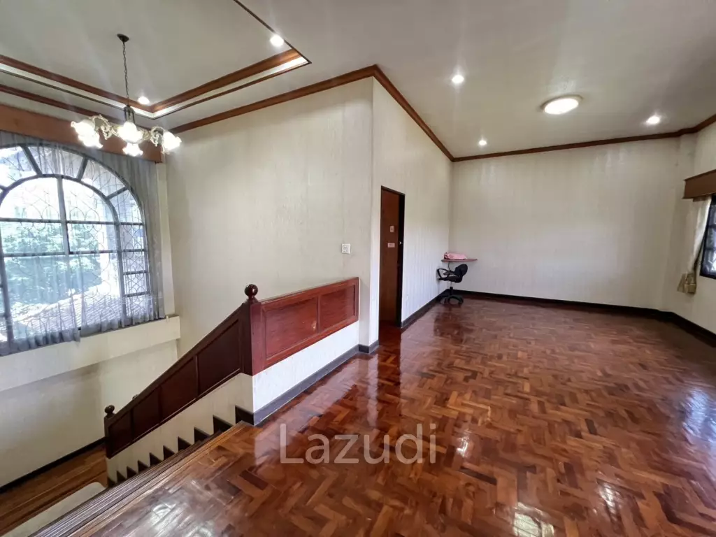 2 Storey House with 6 bedrooms next to main road at Tha Sut