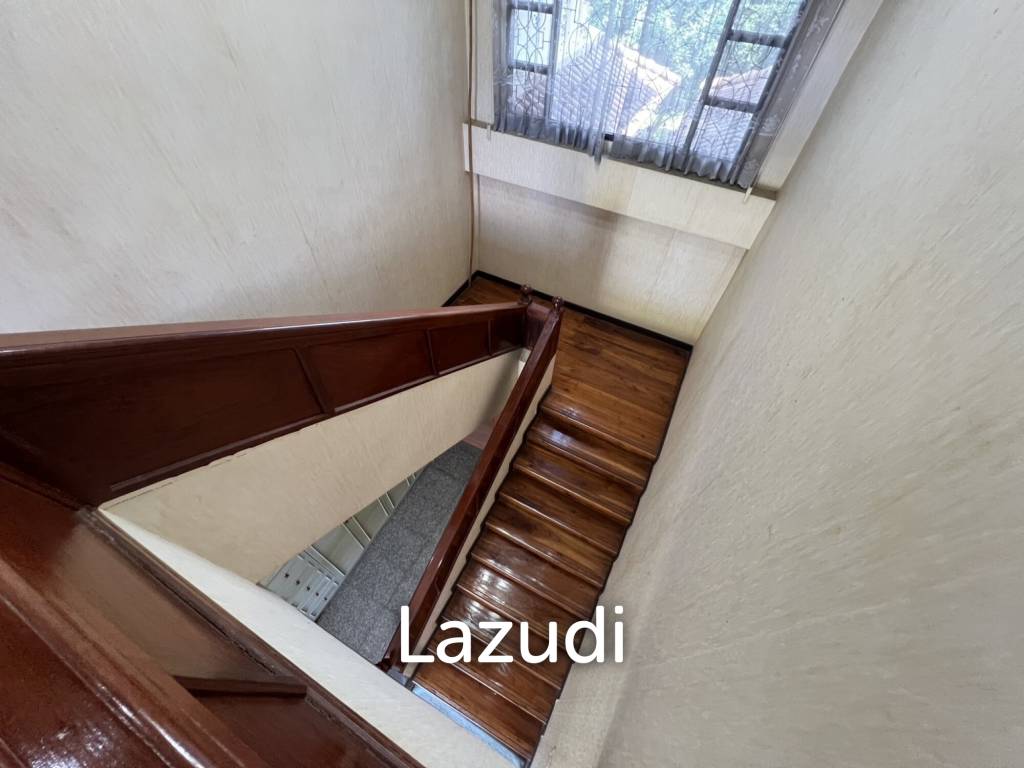 2 Storey House with 6 bedrooms next to main road at Tha Sut