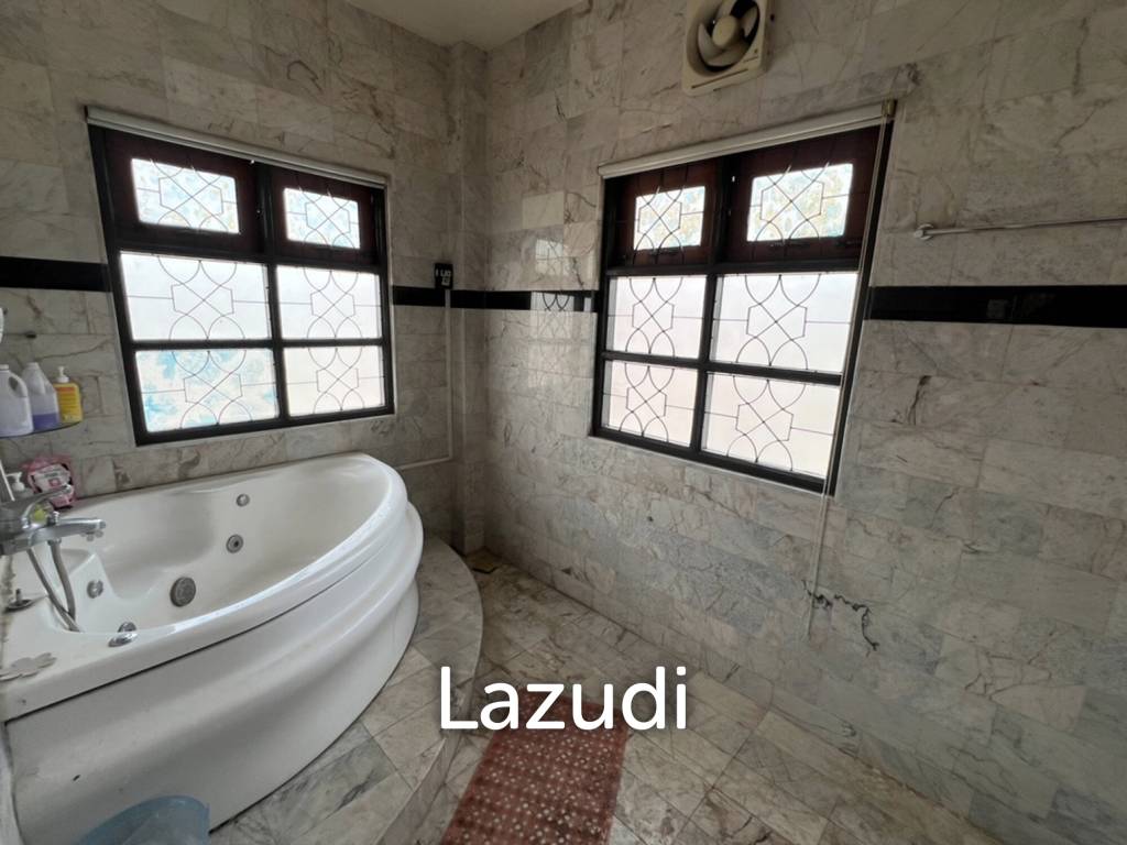 2 Storey House with 6 bedrooms next to main road at Tha Sut
