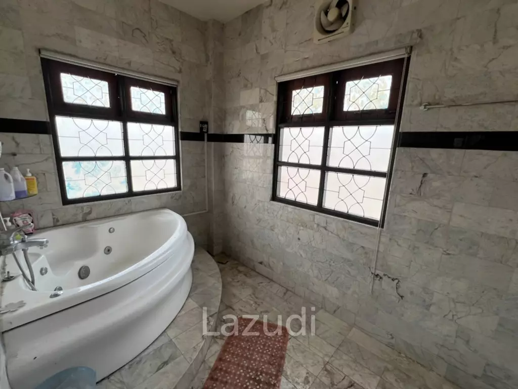 2 Storey House with 6 bedrooms next to main road at Tha Sut