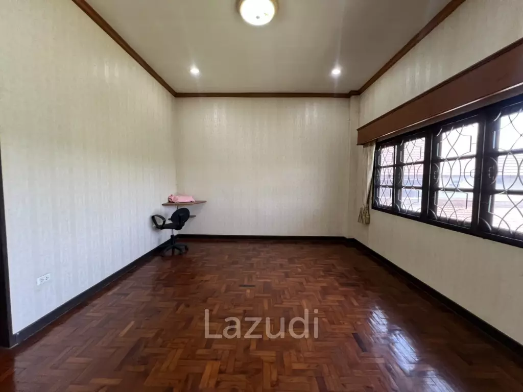 2 Storey House with 6 bedrooms next to main road at Tha Sut