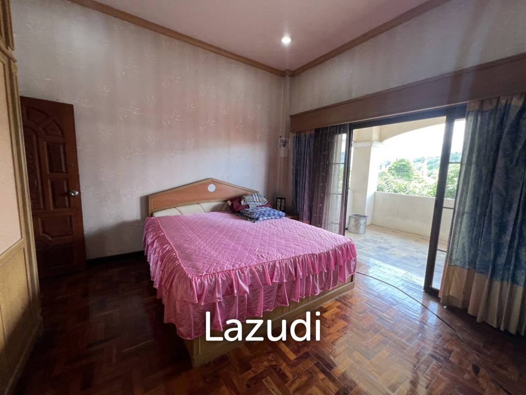 2 Storey House with 6 bedrooms next to main road at Tha Sut