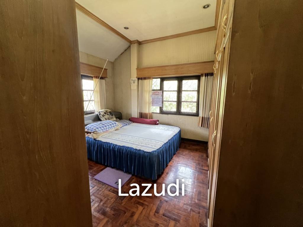 2 Storey House with 6 bedrooms next to main road at Tha Sut