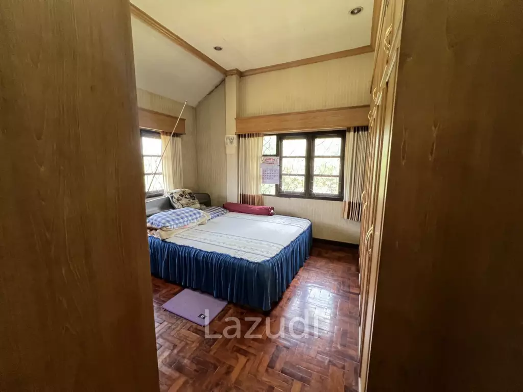 2 Storey House with 6 bedrooms next to main road at Tha Sut