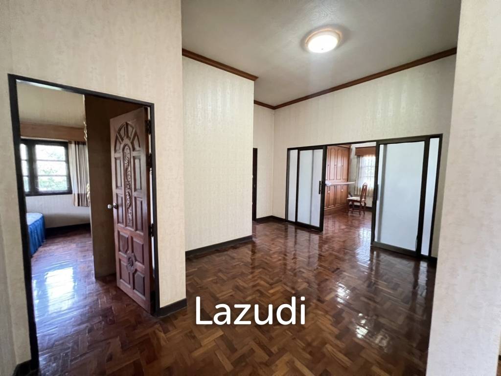 2 Storey House with 6 bedrooms next to main road at Tha Sut