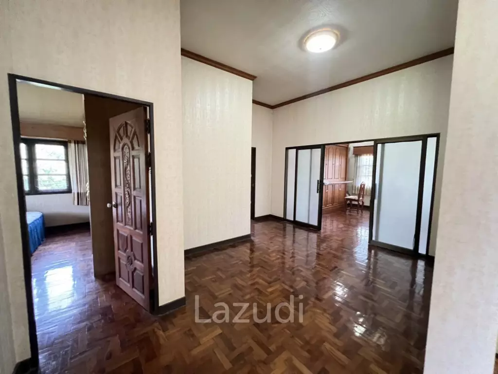 2 Storey House with 6 bedrooms next to main road at Tha Sut