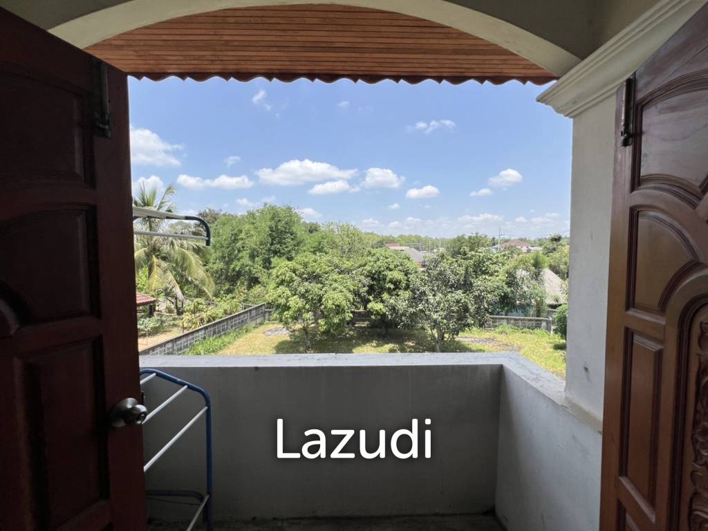 2 Storey House with 6 bedrooms next to main road at Tha Sut