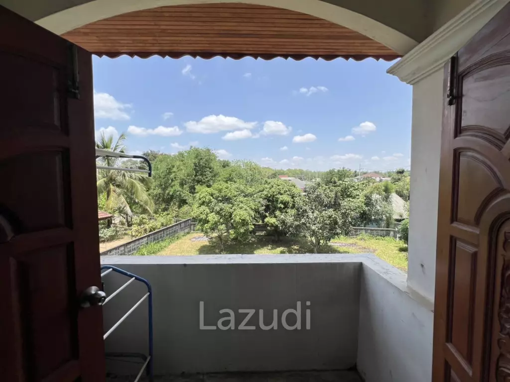 2 Storey House with 6 bedrooms next to main road at Tha Sut