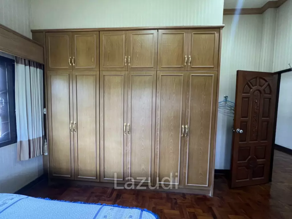 2 Storey House with 6 bedrooms next to main road at Tha Sut