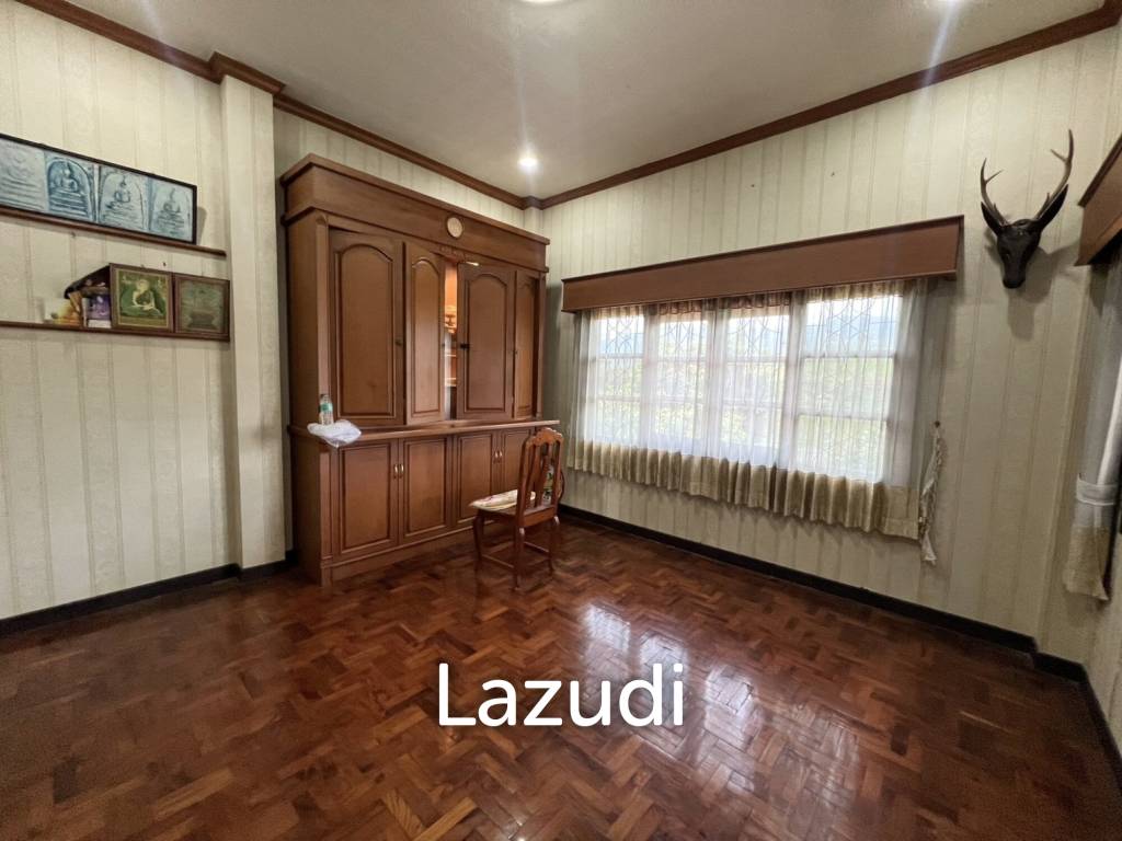 2 Storey House with 6 bedrooms next to main road at Tha Sut