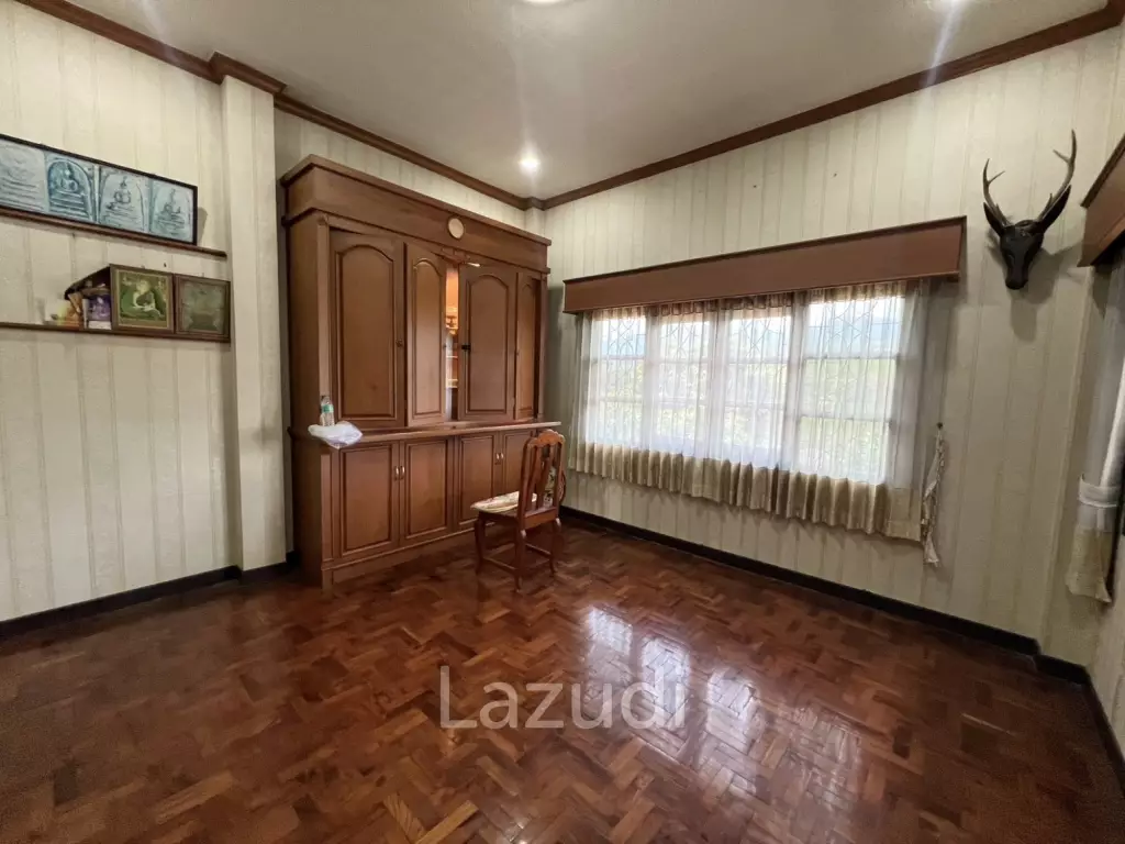 2 Storey House with 6 bedrooms next to main road at Tha Sut