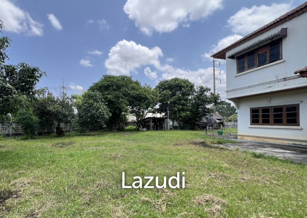 2 Storey House with 6 bedrooms next to main road at Tha Sut