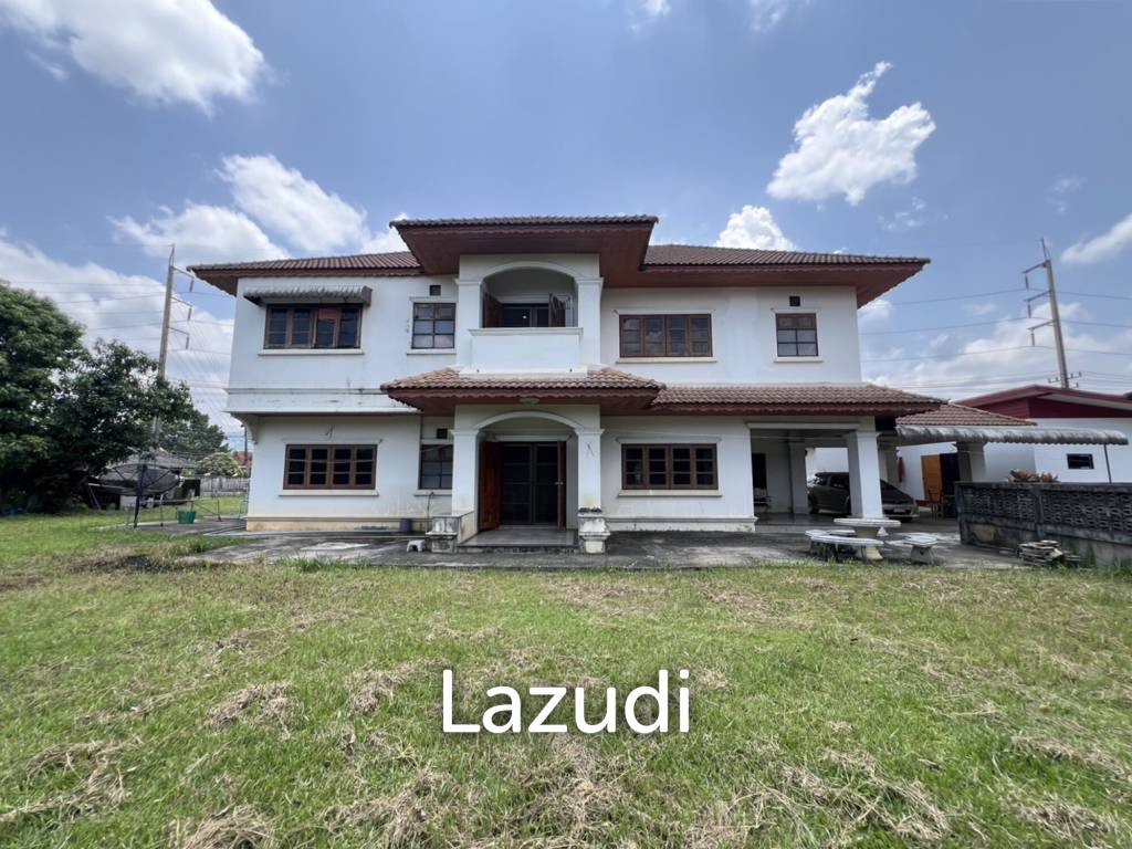 2 Storey House with 6 bedrooms next to main road at Tha Sut