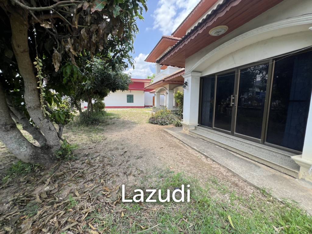 2 Storey House with 6 bedrooms next to main road at Tha Sut