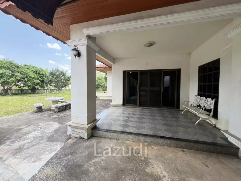 2 Storey House with 6 bedrooms next to main road at Tha Sut