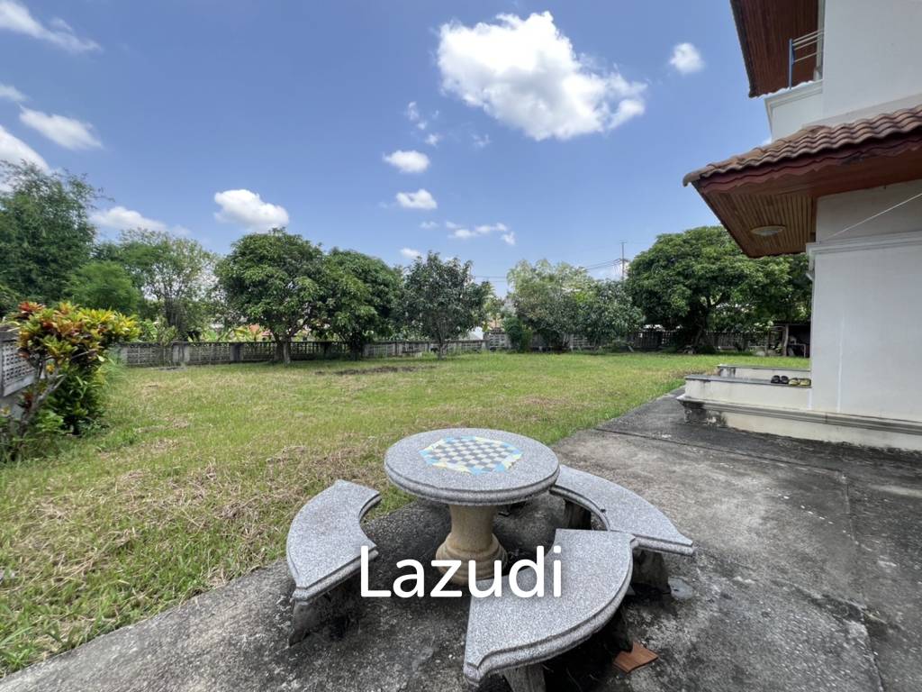 2 Storey House with 6 bedrooms next to main road at Tha Sut