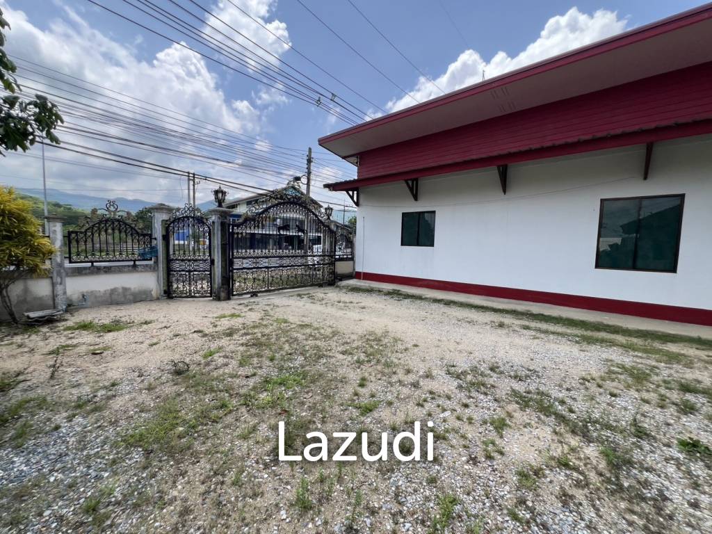 2 Storey House with 6 bedrooms next to main road at Tha Sut