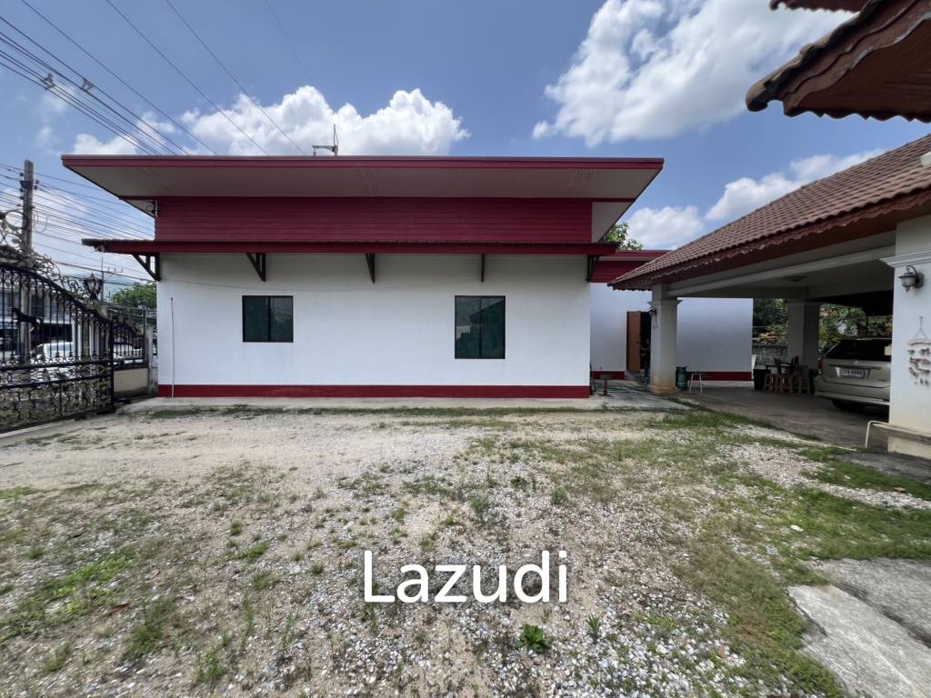 2 Storey House with 6 bedrooms next to main road at Tha Sut