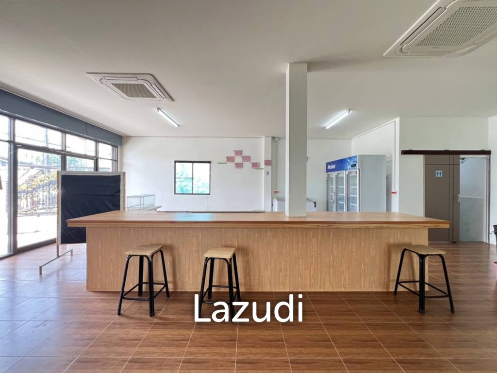 2 Storey House with 6 bedrooms next to main road at Tha Sut