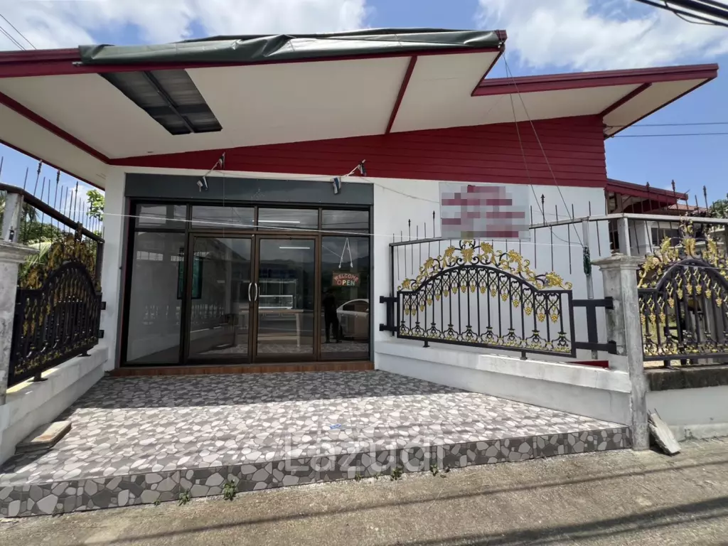 2 Storey House with 6 bedrooms next to main road at Tha Sut