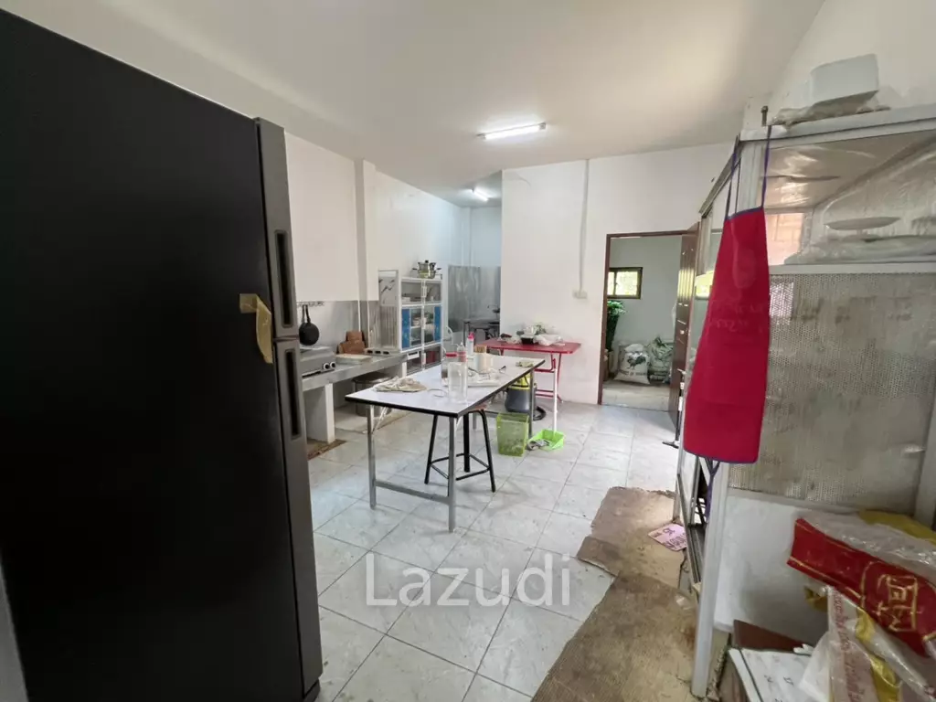 2 Storey House with 6 bedrooms next to main road at Tha Sut