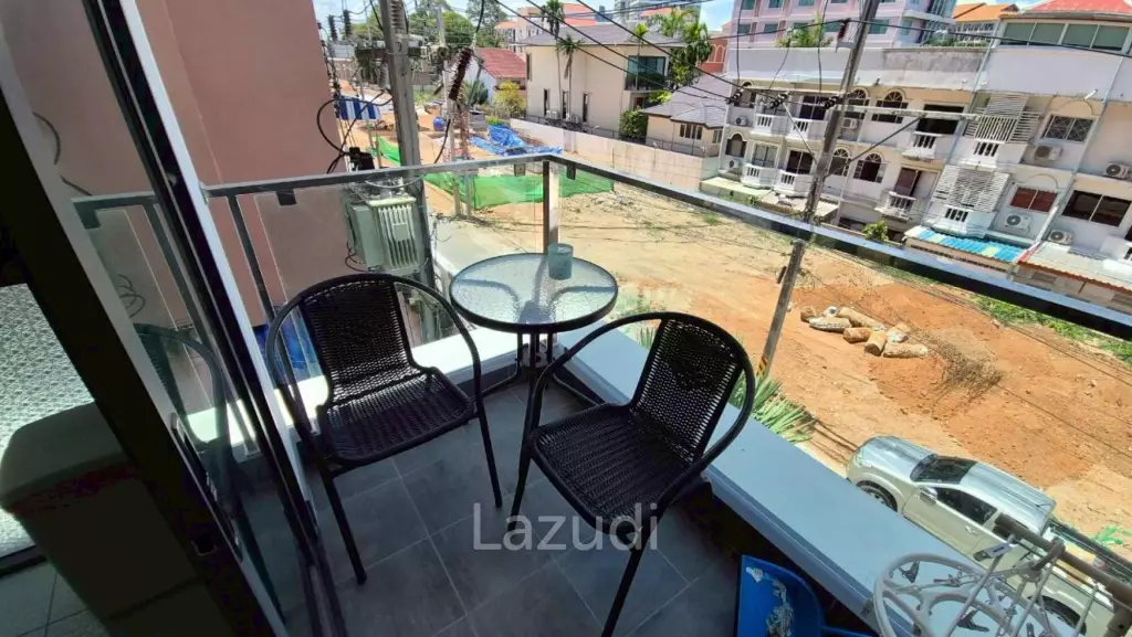 Modern 1-Bedroom Condo for Rent at Siam Oriental Star
