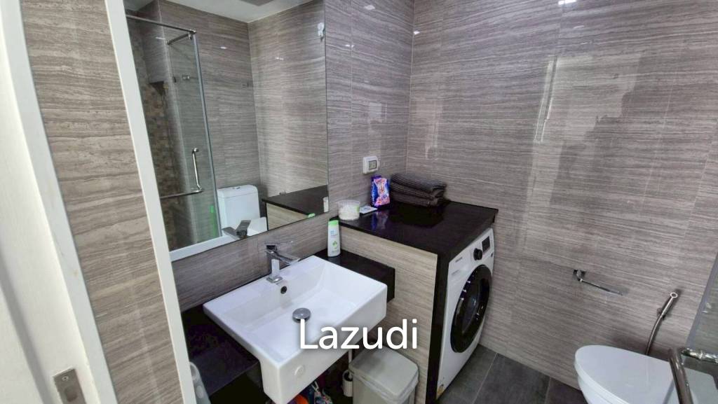 Modern 1-Bedroom Condo for Rent at Siam Oriental Star