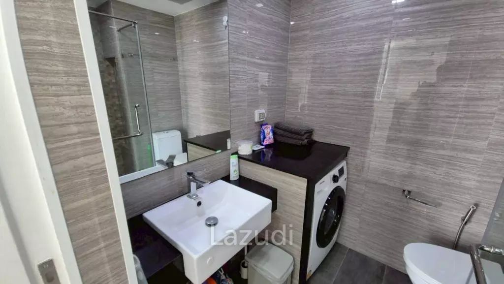 Modern 1-Bedroom Condo for Rent at Siam Oriental Star