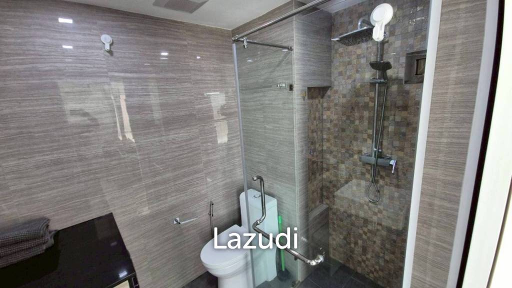 Modern 1-Bedroom Condo for Rent at Siam Oriental Star
