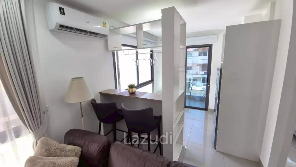 Modern 1-Bedroom Condo for Rent at Siam Oriental Star