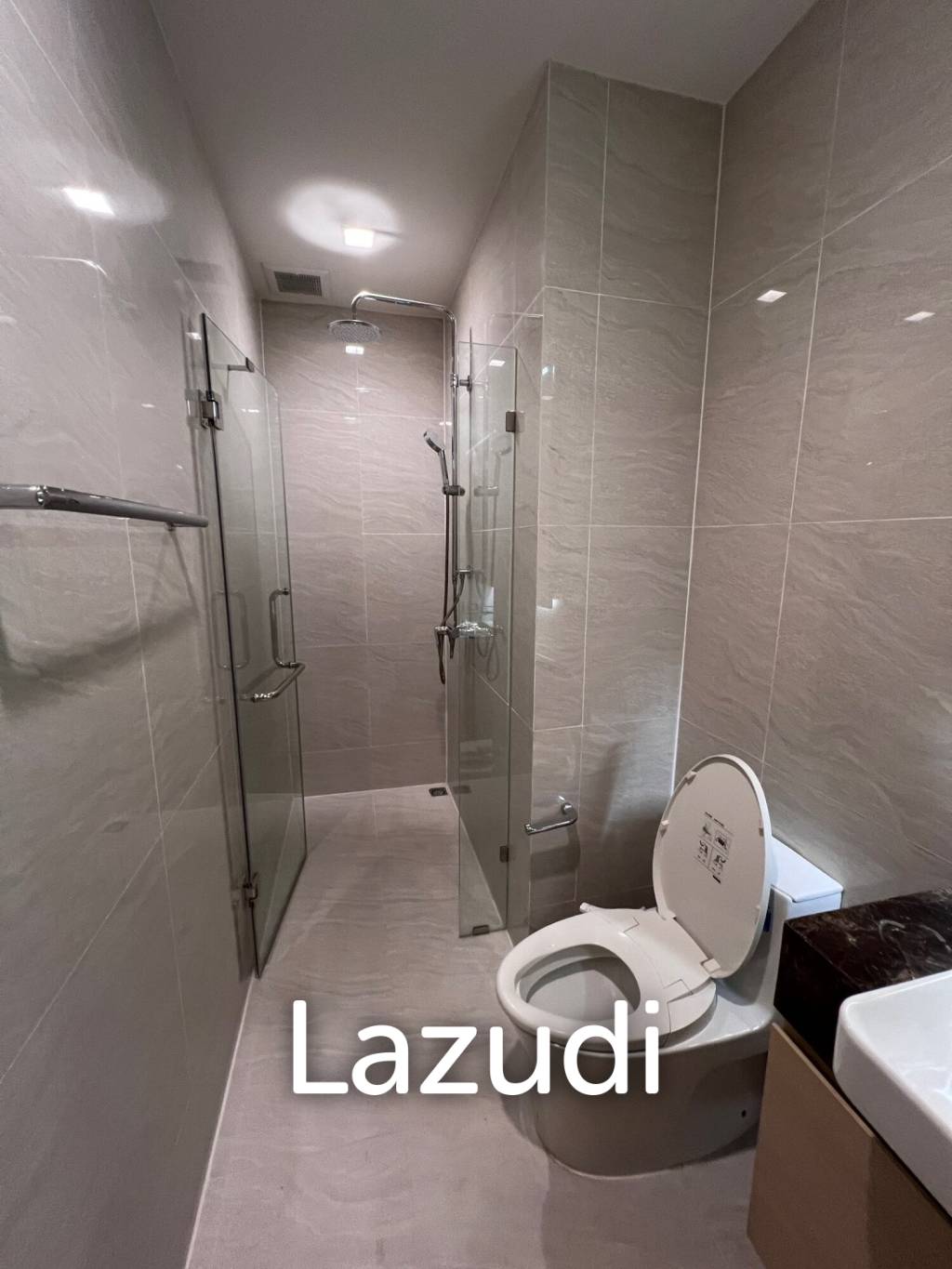 60 sqm high floor condo at NOBLE STATE 39 in Khlong Tan Nuea Bangkok