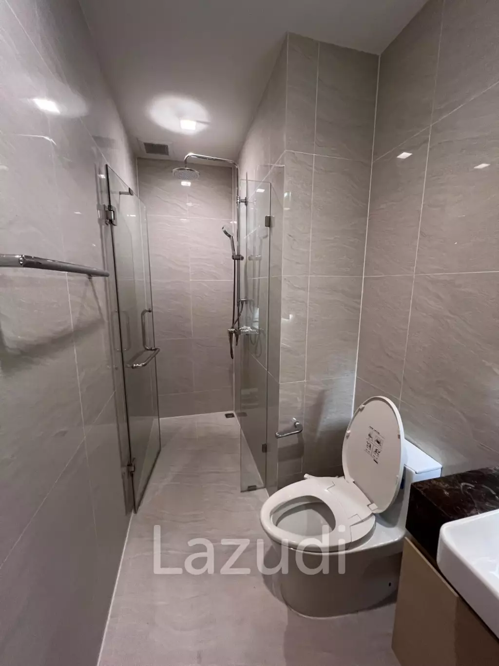60 sqm high floor condo at NOBLE STATE 39 in Khlong Tan Nuea Bangkok
